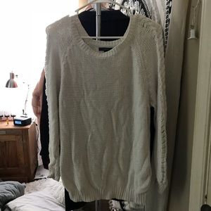 OVERSIZED WHITE SWEATER W/ BRAIDED SLEEVES